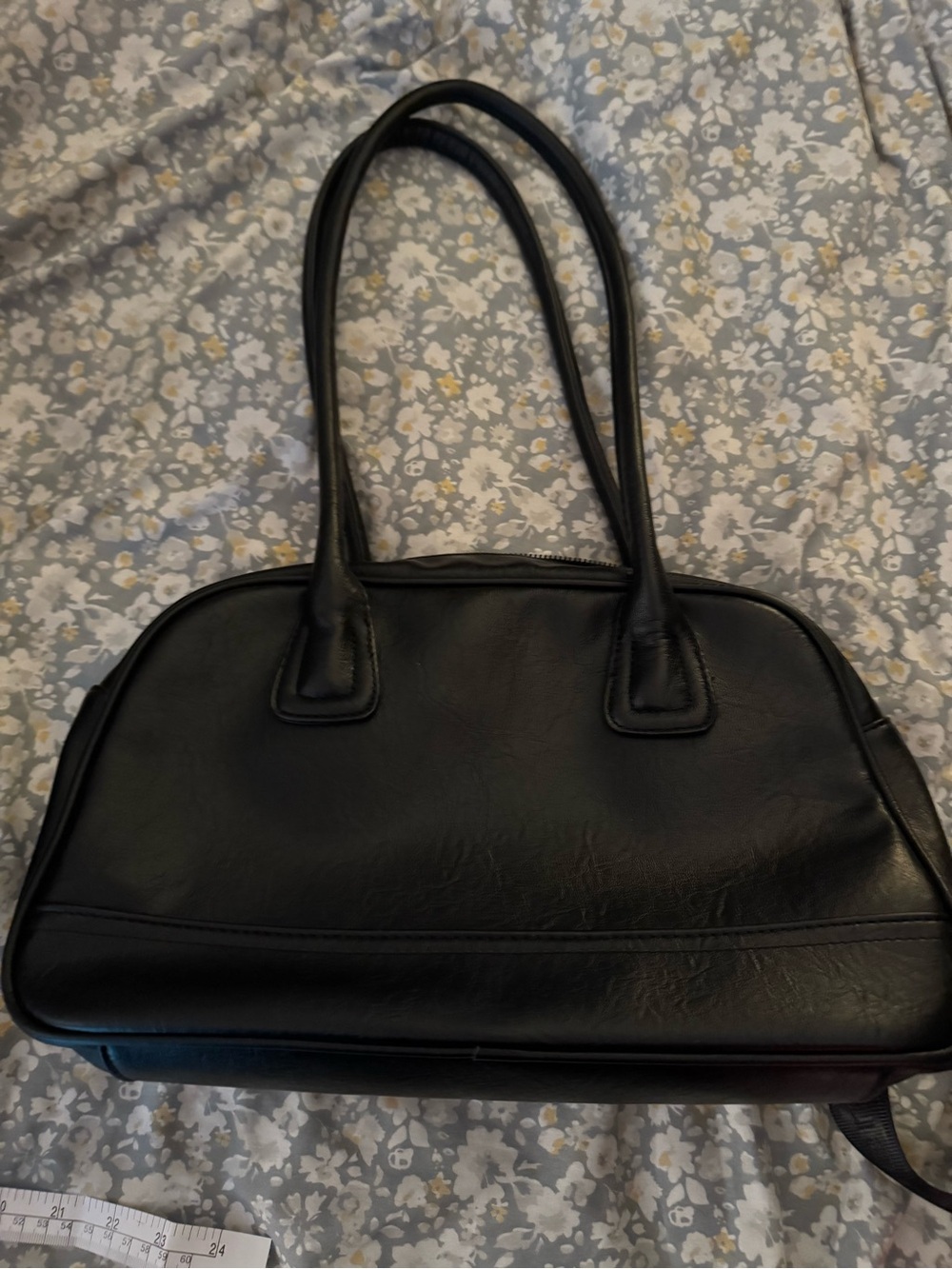 Classic Black Women's Shoulder Bag - Timeless Everyday Style
